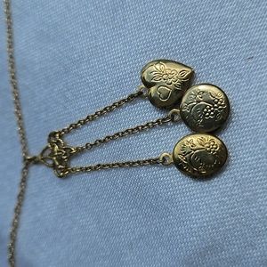 1928 Gold Tone Circle, Oval and Heart Locket Necklace #105